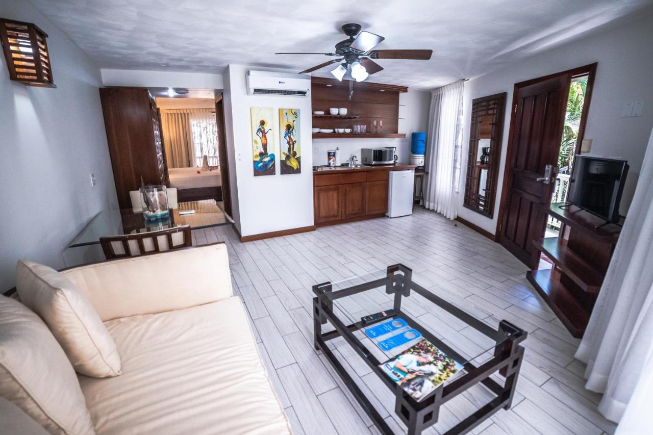 Paradise Beach Hotel & Resort West Bay Buitenkant foto