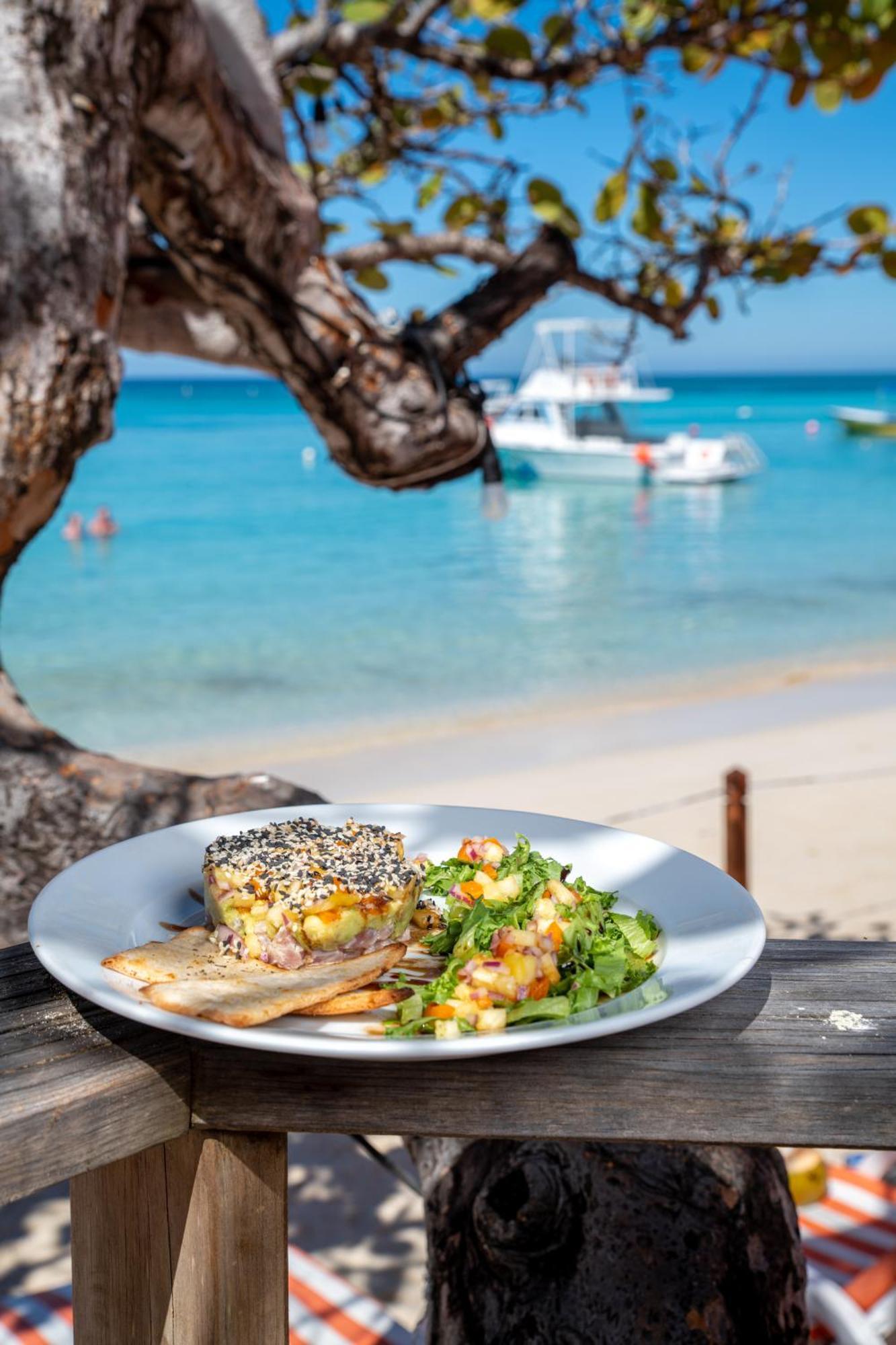 Paradise Beach Hotel & Resort West Bay Buitenkant foto