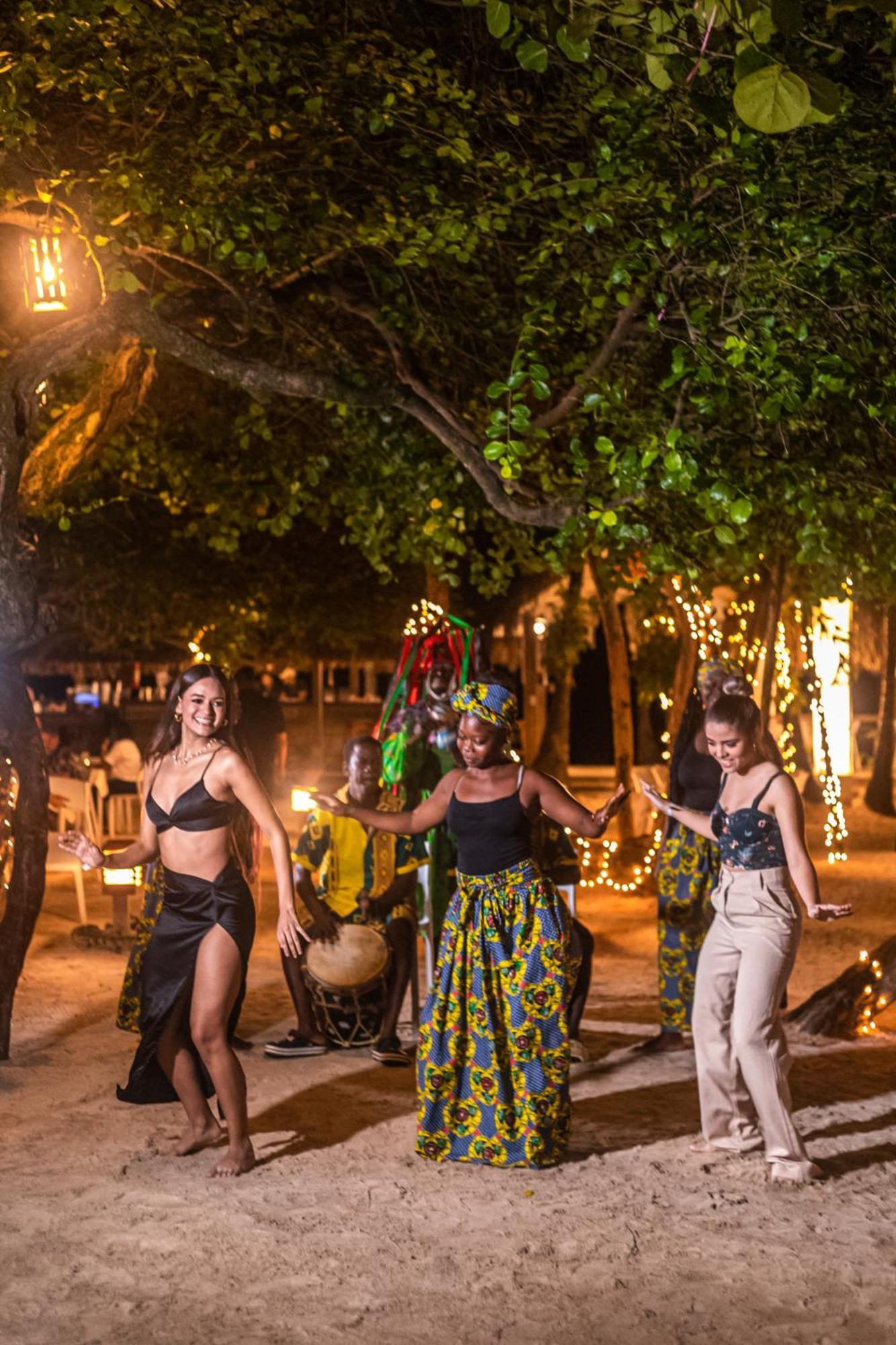Paradise Beach Hotel & Resort West Bay Buitenkant foto