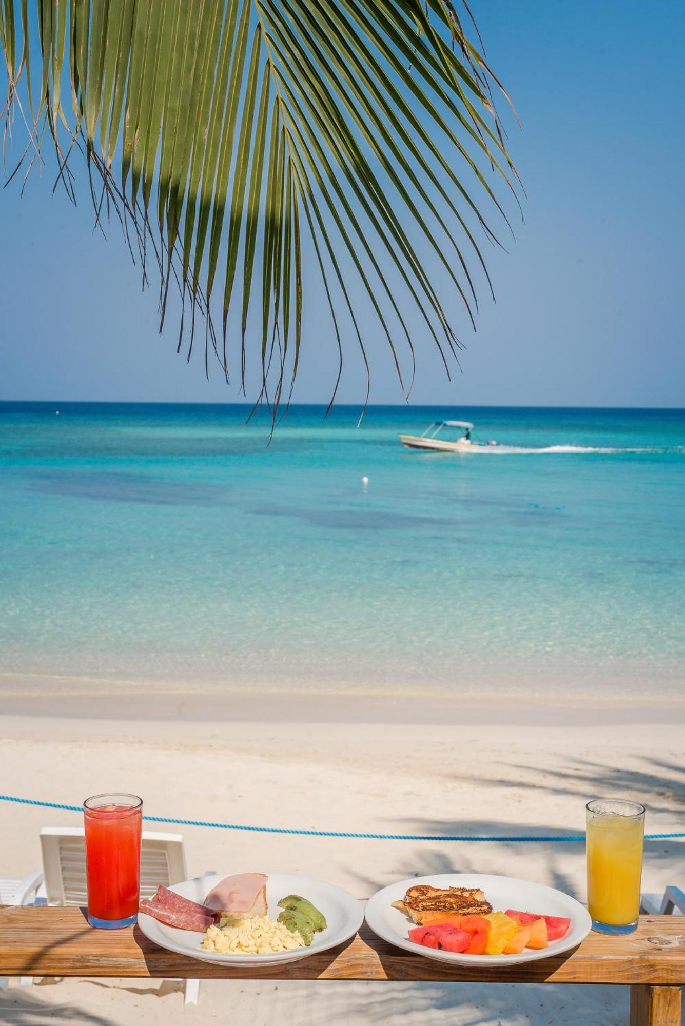 Paradise Beach Hotel & Resort West Bay Buitenkant foto