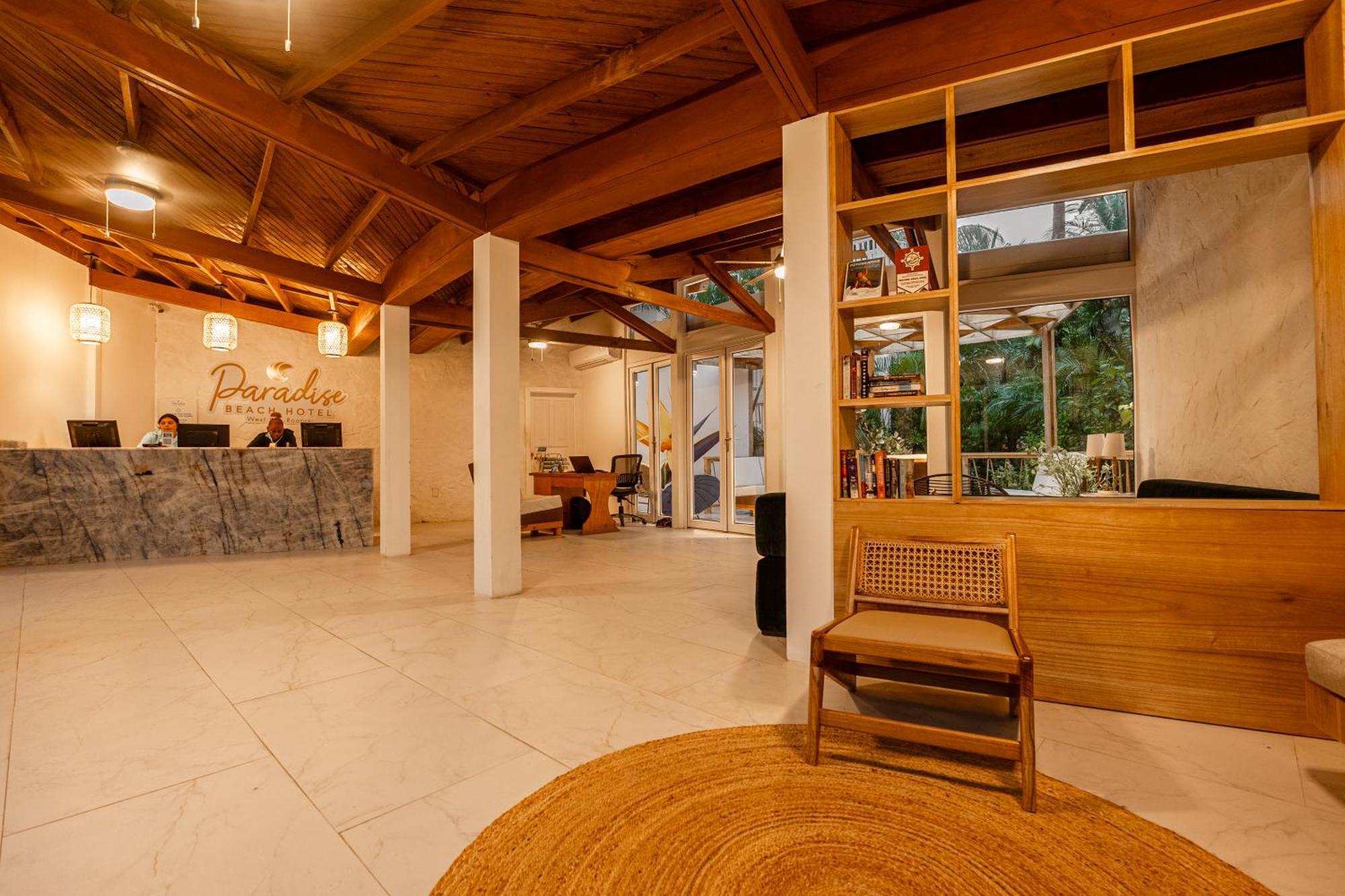 Paradise Beach Hotel & Resort West Bay Buitenkant foto