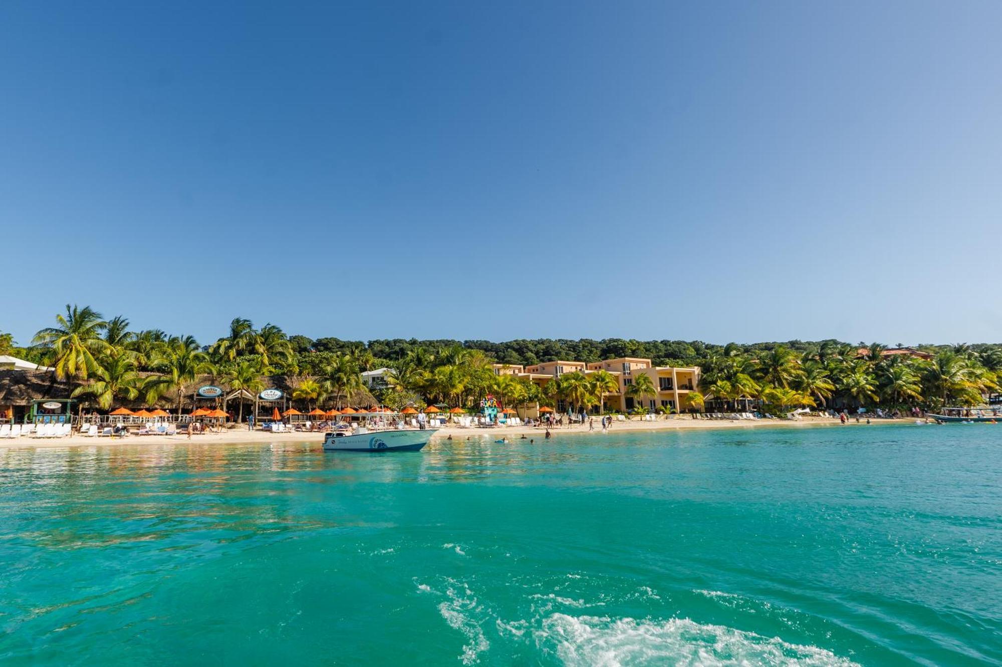 Paradise Beach Hotel & Resort West Bay Buitenkant foto
