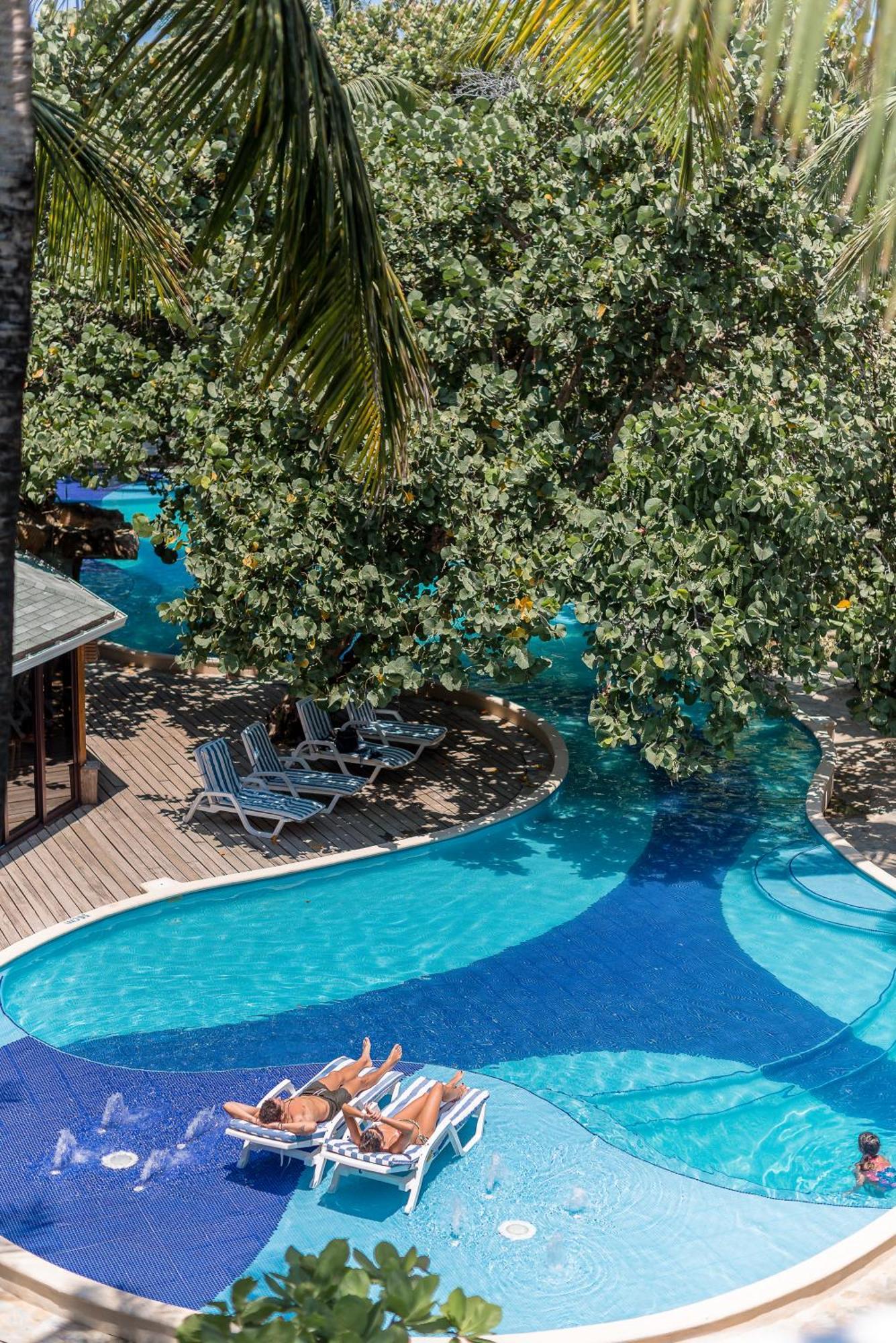 Paradise Beach Hotel & Resort West Bay Buitenkant foto