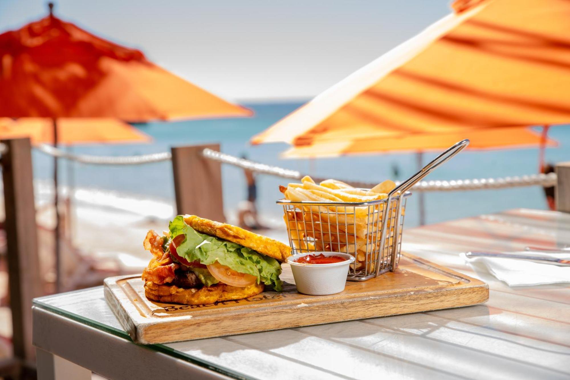Paradise Beach Hotel & Resort West Bay Buitenkant foto