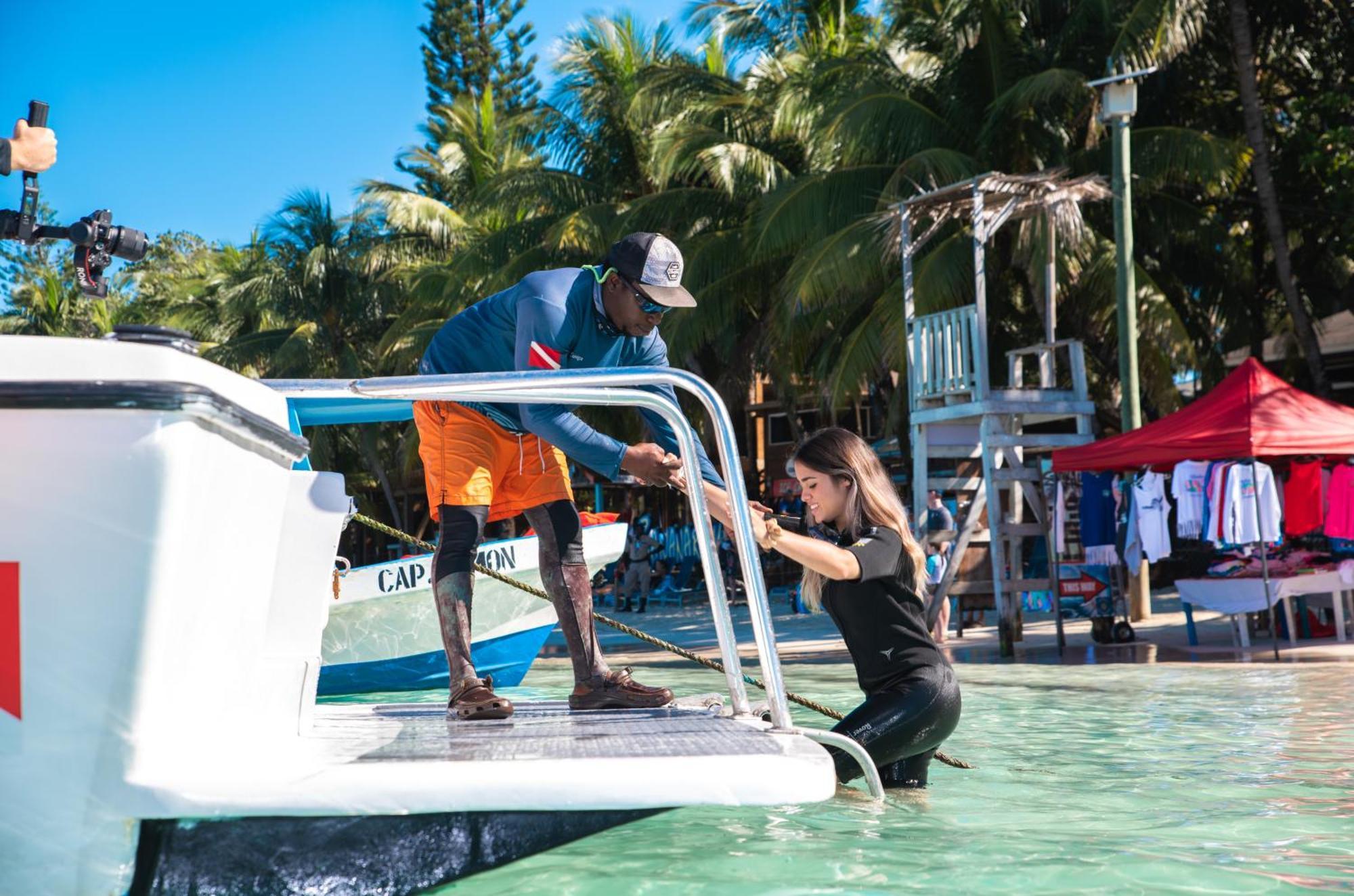 Paradise Beach Hotel & Resort West Bay Buitenkant foto